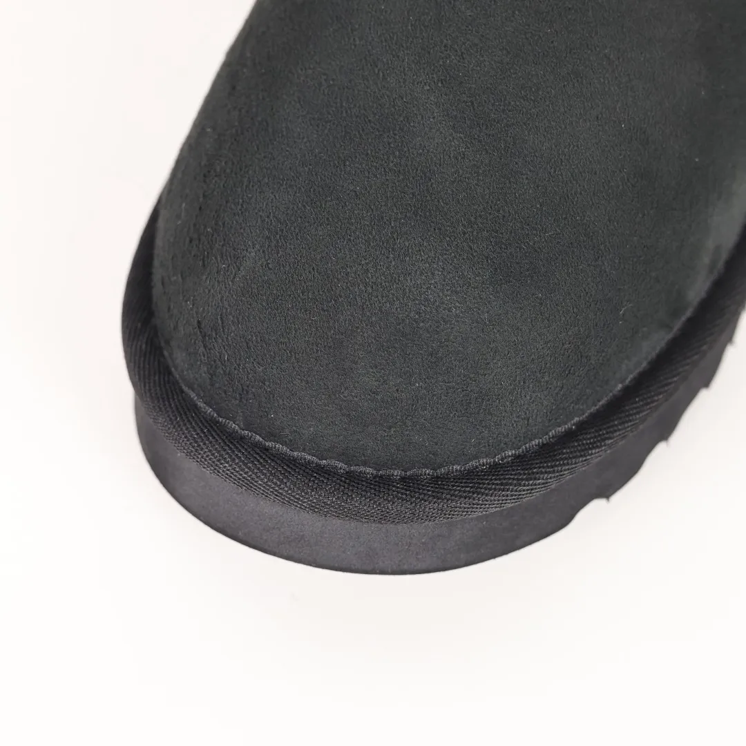 Pick up locally 💰600 Core recommended good price Independently developed original outsole and cashmere insole to keep you warm in winter and suitable for home use. In the new year, uug launched a style series, which is partially geared towards the preferences of young consumers and has also moved to the forefront of fashion trends. Shoe body material Water-repellent coated suede upper 17 mm UGGPURE™ implanted wool insole Lightweight non-slip comfortable rubber outsole With brand LOGO trademark Comes with a full set of packaging Size: 35 36 37 38 39 40